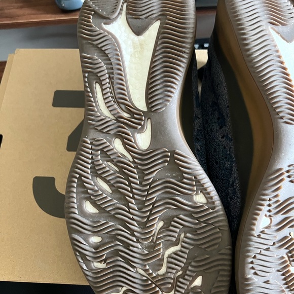 Onyx Yeezy Boost 380 like new - Picture 2 of 3